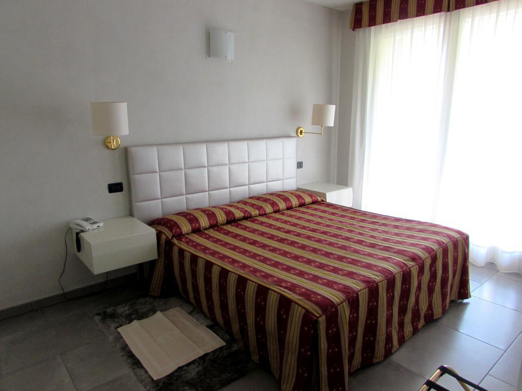 Hotel Dante Residence มานโตวา ภายนอก รูปภาพ